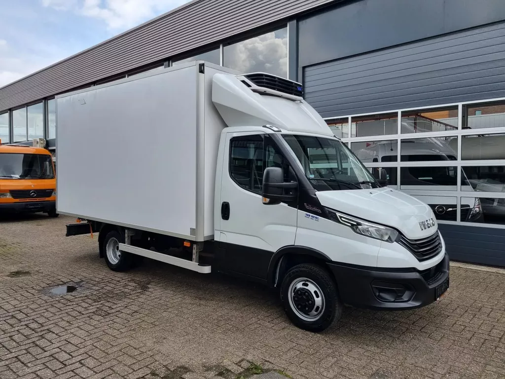 Iveco Daily 35C18HiMatic/ Kuhlkoffer Carrier/ Standby